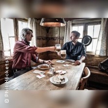 Zwei Gulasch und zwei Seidl Bier- Sebastian Schlagenhaufer und Phil H&ouml;cketstaller