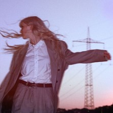 Poppy Dames Presents - Titans | Mikropol