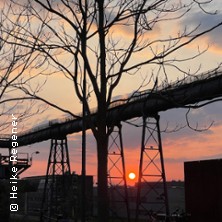 Skywalk und Phoenix West am Abend
