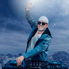 DJ &Ouml;tzi