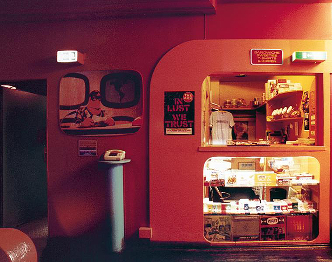 Atomic Caf&eacute;