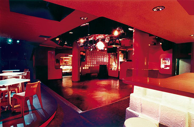 Atomic Caf&eacute;