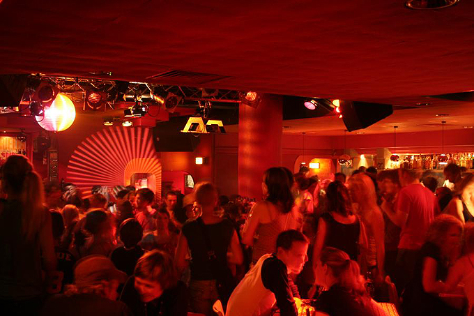 Atomic Caf&eacute;
