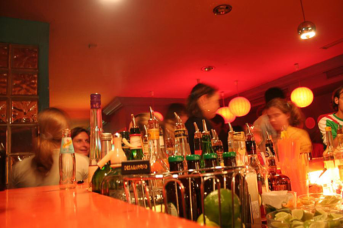 Atomic Caf&eacute;